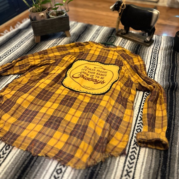 Flannel Top with Cowboy Patch - Picture 5 of 5